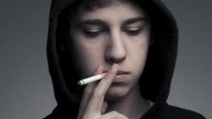 Как узнать курит ли ребенок
